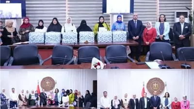 وزير العمل يسلم ماكينات خياطة وحقائب مهنية لخريجات التدريب بالمنوفية وأسيوط