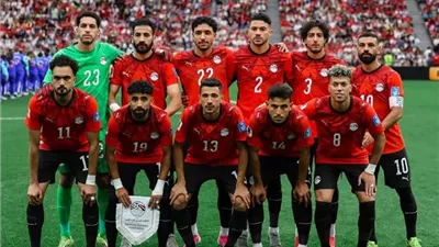 بعثة منتخب مصر في طريقها إلى مدينة العلمين - شاهد
