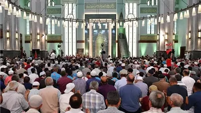حكم كلام القائمين على المسجد أثناء خطبة الجمعة لتنظيم الناس