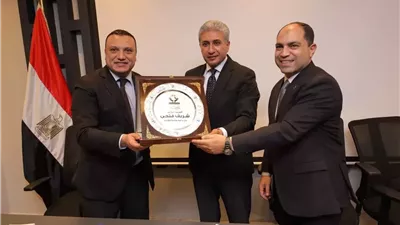 وزير السياحة والآثار يلتقي بأعضاء تنسيقية شباب الأحزاب والسياسيين