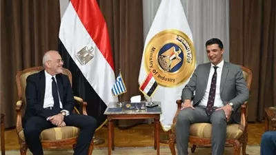وزير الصناعة يبحث مع سفير اليونان تعزيز الشراكة الصناعية