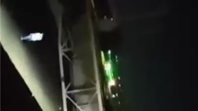 سقوط كوبري مشاة إثر اصطدام سيارة نقل ثقيل به فى كفر شكر