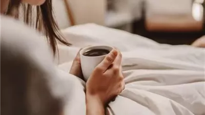 هل تبدأ يومك بالقهوة؟.. نصائح لتجنب آثارها الجانبية