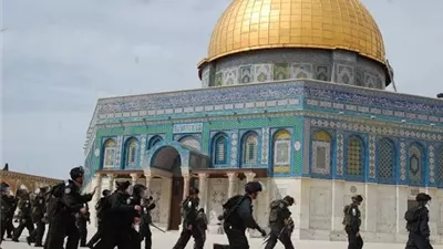 قوات الاحتلال تغلق المسجد الأقصى.. وتنصب حواجز جنوب وغرب بيت لحم
