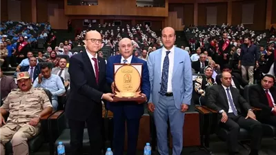 جامعة أسيوط تُحيي الذكرى الثالثة عشرة لثورة30يونيو باحتفالية كبري