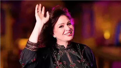 إلهام شاهين تهنئ فريق عمل مسرحية 
