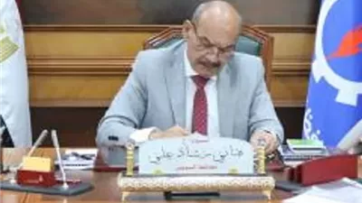 محافظ السويس يعتمد تنسيق القبول بالمدارس الفنية بالعام الجديد
