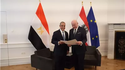 وزير الخارجية يسلم مستشار النمسا رسالة خطية من الرئيس السيسي