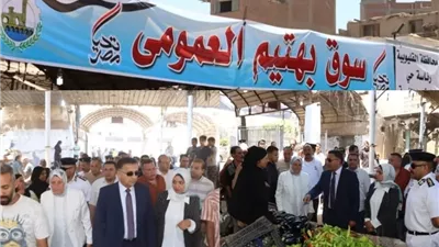محافظ القليوبية يتفقد سوق بهتيم بعد تسكين الباعة الجائلين ويوجه بمنع عودة العشوائيات