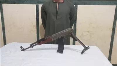سقوط عامل ظهر في فيديو يطلق النار من سلاح آلي بمركز العسيرات
