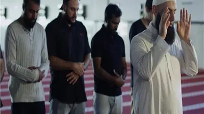 ضوابط الرد والفتح على الإمام في القراءة أثناء الصلاة
