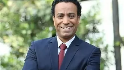 سامح حسين يروج لمسرحية 