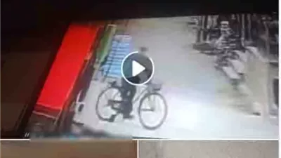 سقوط قائد دراجة نارية دهس عاملاً وفر هارباً بسوهاج