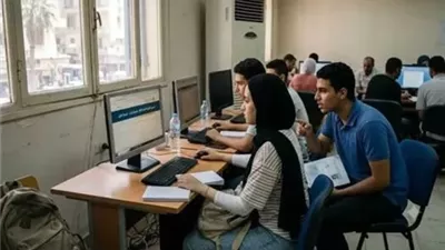 طلاب الثانوية العامة يواصلون التسجيل لاختبارات القدرات
