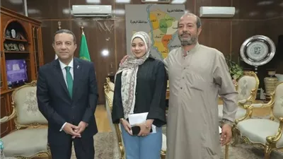 محافظ المنوفية يكرم الطالبة 