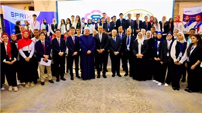 وزير التعليم يكرم طلاب الإسماعيلية الحاصلين على شهادة توفاس..صور