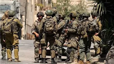 الاحتلال الاسرائيلي يداهم مناطق بالضفة ويعتقل 3 فلسطنيين