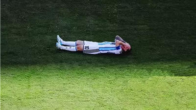 بكاء ميسي وحزن نجوم الأرجنتين بعد خسارة نهائي كأس العالم.. صور