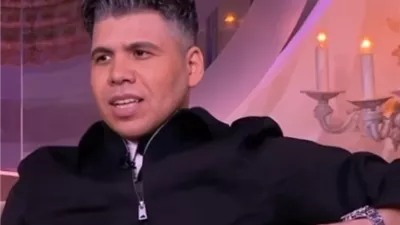 نظر محاكمة المتهم بسب وقذف المطرب عمر كمال.. اليوم