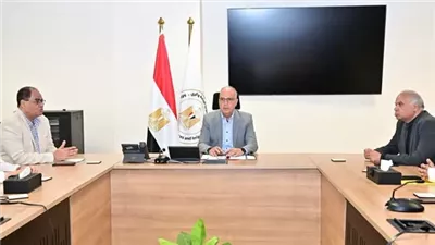 وزير الري يستعرض المنظومة الرقمية لتوثيق أملاك وأراضي طرح النهر