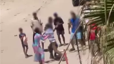 كواليس فيديو المشاجرة بالأسلحة البيضاء على شاطئ بالإسكندرية