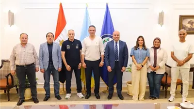 رئيس نادي سموحة يستقبل وفدًا من مصلحة الضرائب