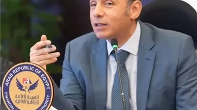 وثيقة تأمين جديدة للمصريين بالخارج تشمل الفصل التعسفي والعجز الكلى