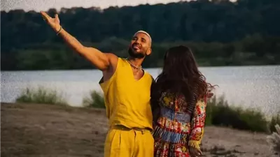أحمد سعد يروج لأحدث أعماله الغنائية