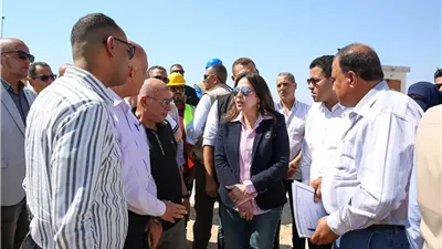 وزيرة الإسكان تتفقد محطة معالجة الصرف الصحي بمرسى مطروح