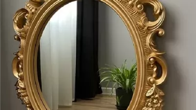 معنى إقامة الصلاة وحكم أدائها أمام المرآة أو التلفاز أثناء تشغيله