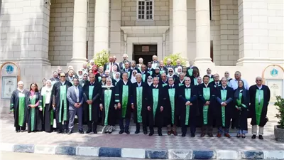 صورة تذكارية لمجلس طب قصر العيني بعد انتهاء العام الجامعي