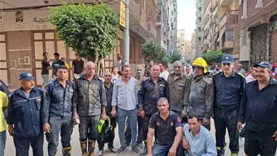 استخراج جثة عامل اسفل أنقاض عقار طلخا المنهار
