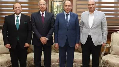 محافظ المنيا يلتقي وفد هيئة النيابة الإدارية