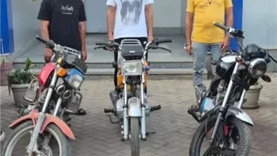 حفل زفاف ينتهي في الحجز.. ضبط 3 شبان استعرضوا بدراجات نارية