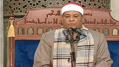 الإفتاء تبين حكم قراءة القرآن قبل صلاة الجمعة