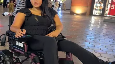 نرمين ماهر تثير قلق جمهورها بعد ظهورها على كرسي متحرك