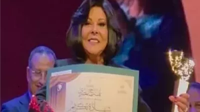 إسعاد يونس تهدى تكريمها لسميرغانم وسهير البابلي بالمسرح القومي
