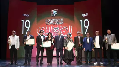 وزير الثقافة يُكرم عددًا من رواد الحركة المسرحية