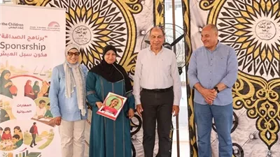 تسليم شيكات دعم مالي لـ80 شابًا من أصحاب المشروعات الصغيرة بملوى