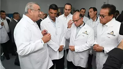وزراء الصحة والصناعة والاستثمار ومحافظ الإسماعيلية يفتتحون مصنعًا لاختبارات التشخيص السريع