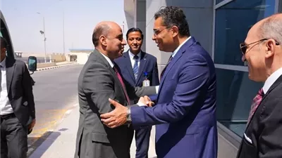 محافظ البحر الأحمر يستقبل وزير العمل بمطار الغردقة
