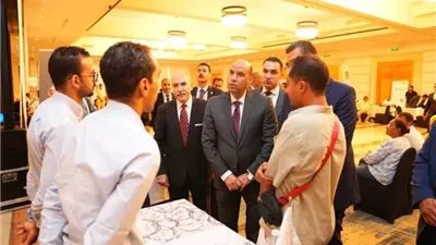 وزير العمل ومحافظ البحر الأحمر يفتتحان ملتقى التوظيف بالغردقة يوف