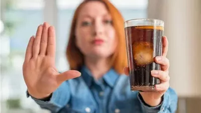 كيف تؤثر المشروبات الغازية على صحة النساء؟ .. أضرار وحلول للوقاية