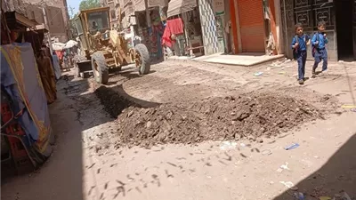 محافظ أسيوط: تمهيد وتسوية شوارع قرية الحواتكة بمنفلوط