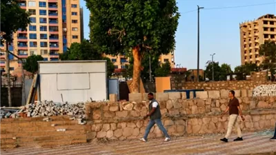 محافظ أسوان يتفقد مشروع ملاعب البادل على كورنيش النيل