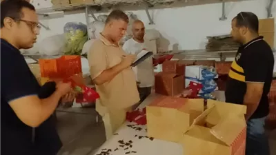 ضبط مصنع غير مرخص ومصادرة 18.4 ألف عبوة حلوى للأطفال بالقليوبية