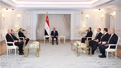 الرئيس السيسي يشدد على ضرورة تكثيف العمل لتعزيز العلاقات مع ليبيا