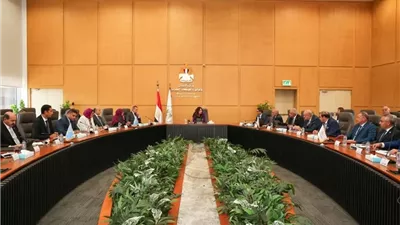 الإسكان تتابع خطة تنفيذ 100 مشروع خلال 2026/2027
