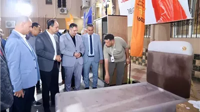 محافظ دمياط ومدير صندوق مكافحة الإدمان يتفقدان معرض منتجات المتعافين
