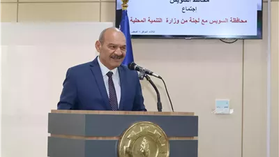 محافظ السويس يطلق إجراءات التحول الرقمي لتراخيص المحال